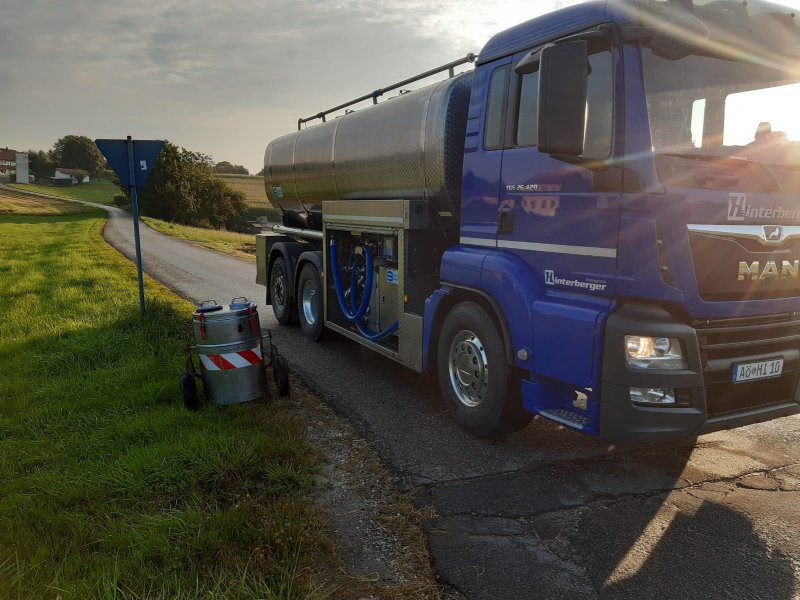 Milchsammelwagen im Einsatz